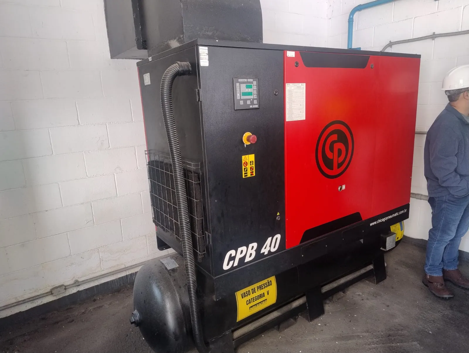 Inspeção NR13 de vaso de pressão com manômetros e válvulas